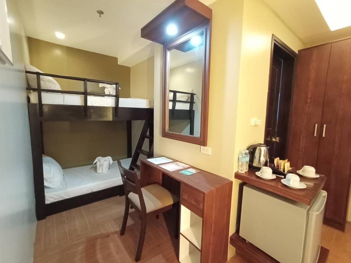 เทรชเชอร์ ไอส์แลนด์ โฮเต็ล วิธ มินิวอเตอร์ แอดเวนเจอร์ Hotel Masbate City ภายนอก รูปภาพ