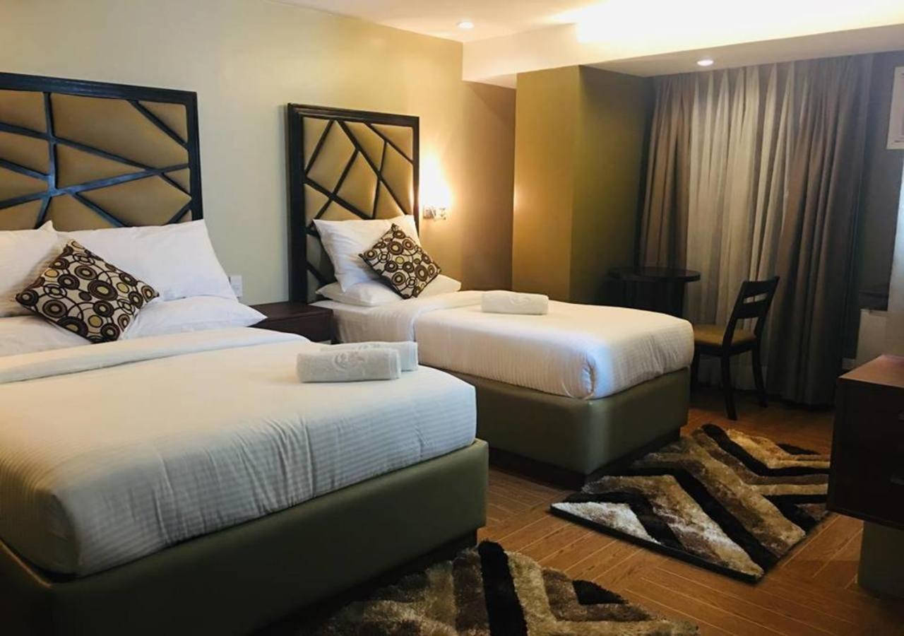 เทรชเชอร์ ไอส์แลนด์ โฮเต็ล วิธ มินิวอเตอร์ แอดเวนเจอร์ Hotel Masbate City ภายนอก รูปภาพ