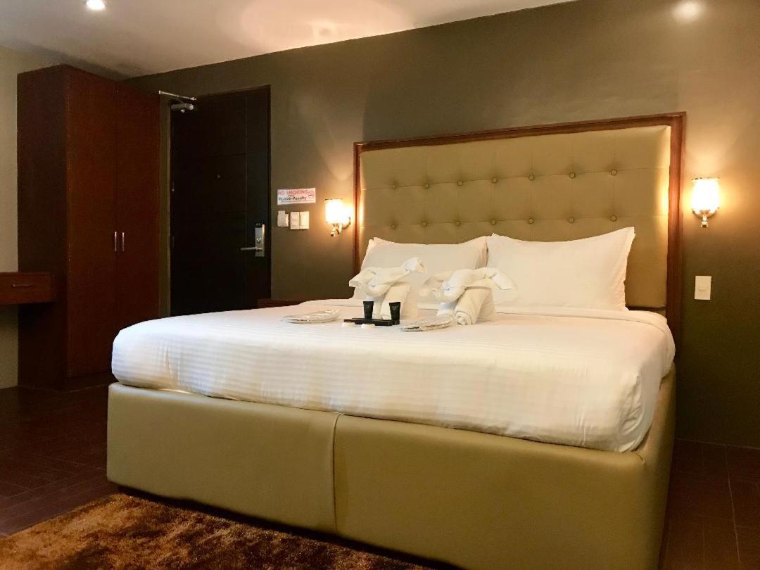 เทรชเชอร์ ไอส์แลนด์ โฮเต็ล วิธ มินิวอเตอร์ แอดเวนเจอร์ Hotel Masbate City ภายนอก รูปภาพ
