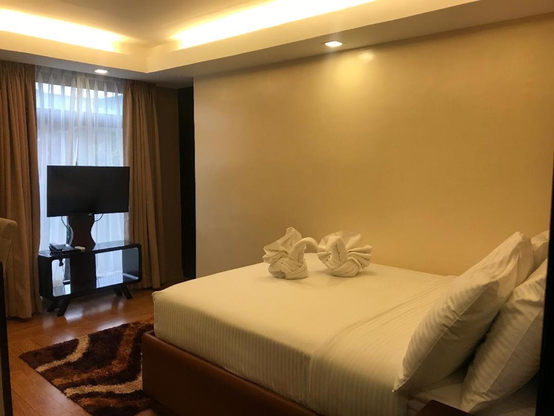 เทรชเชอร์ ไอส์แลนด์ โฮเต็ล วิธ มินิวอเตอร์ แอดเวนเจอร์ Hotel Masbate City ภายนอก รูปภาพ