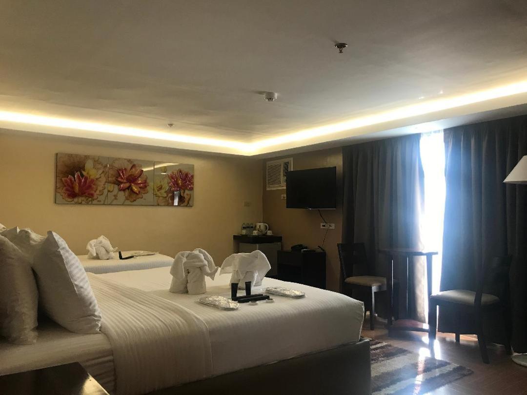 เทรชเชอร์ ไอส์แลนด์ โฮเต็ล วิธ มินิวอเตอร์ แอดเวนเจอร์ Hotel Masbate City ภายนอก รูปภาพ