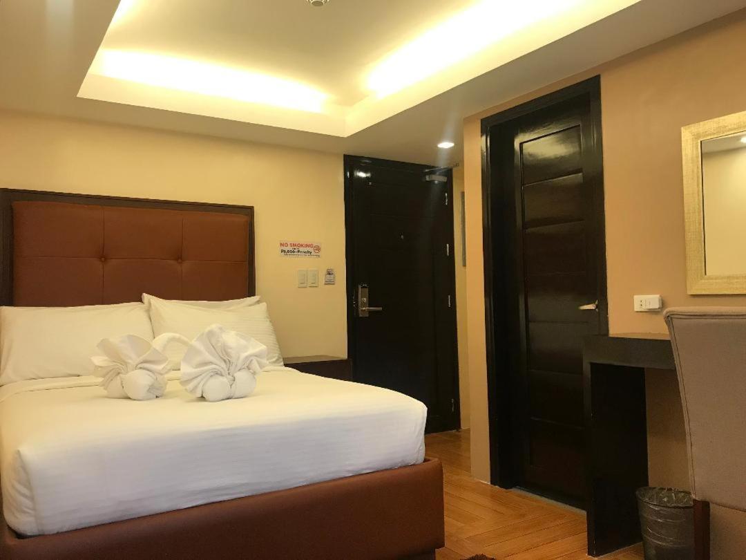 เทรชเชอร์ ไอส์แลนด์ โฮเต็ล วิธ มินิวอเตอร์ แอดเวนเจอร์ Hotel Masbate City ภายนอก รูปภาพ